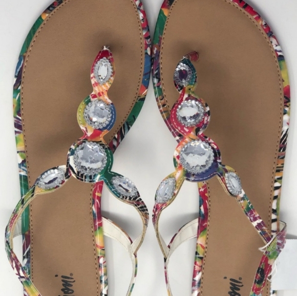 Women's Sandals - Picture 2 of 2